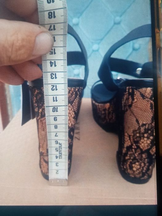 Sandały ZARA BASIC skórzane damskie na koturnie color czarny rozmiar 3