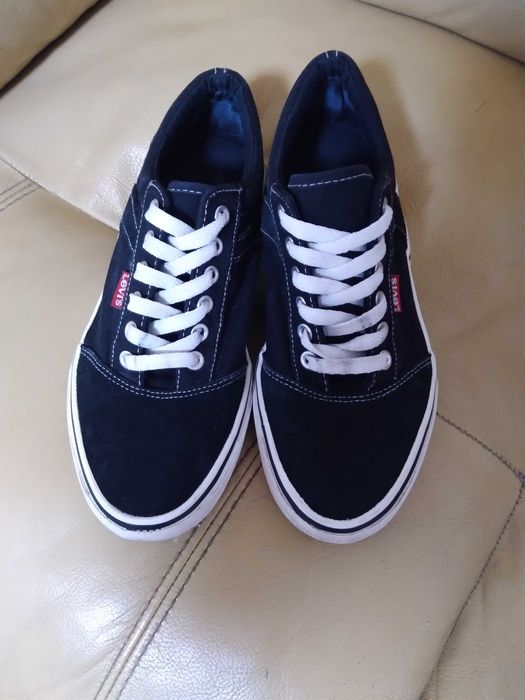 продам кеди,макасини фірми levis, оригінал