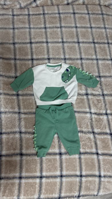 Костюм з динозавром на флісі Primark 62 розмір