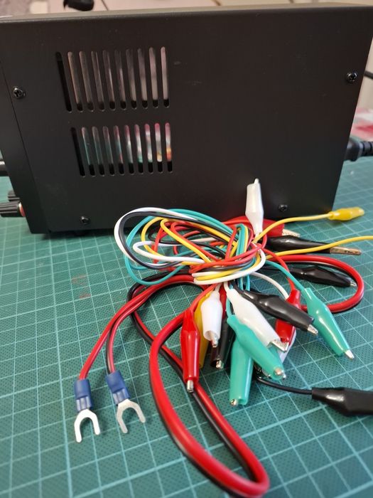 Регульоване лабораторне джерело живлення  WANPTEK