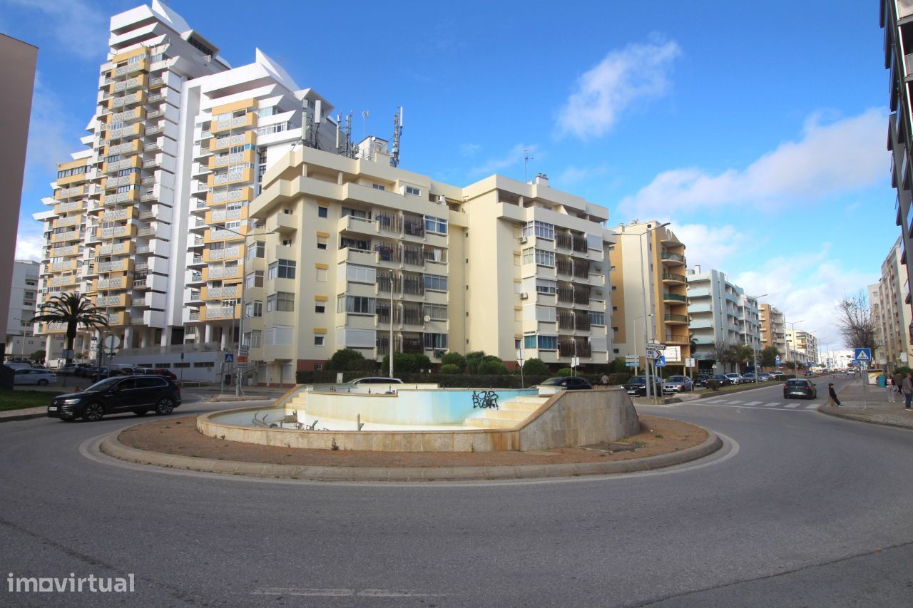 Armação de Pêra T2 Renovado com Terraço Privado, Perto do LIDL