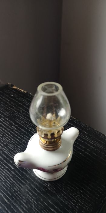 Lampka naftowa porcelanowa wysokość 8 cm