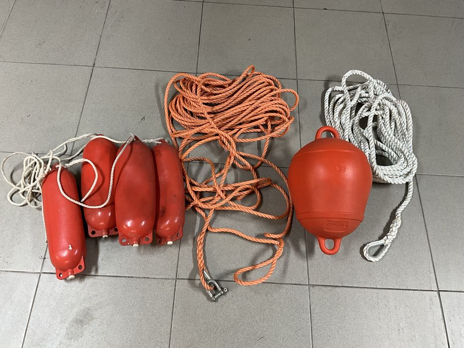 4 Defensas náuticas + bóia de sinalizaçāo + cabos