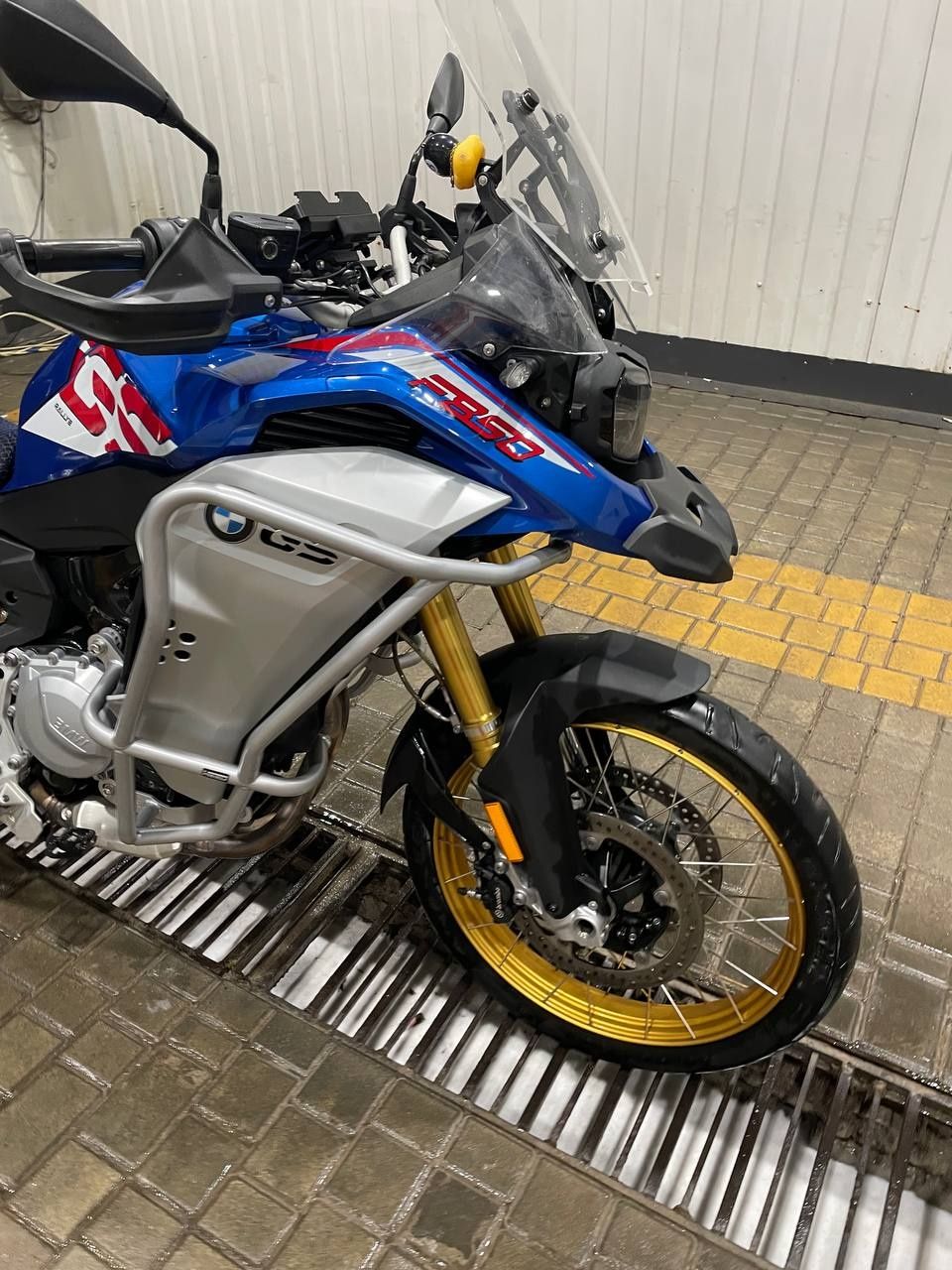 BMW GS 850 adventure