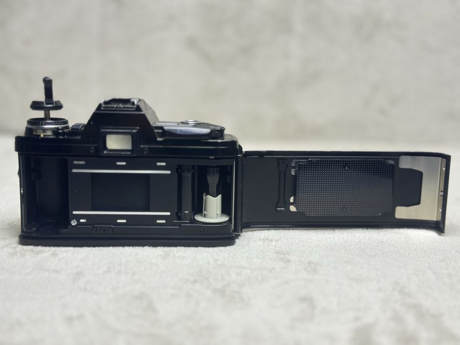 Minolta X-7A z obiektywem 50mm f2 aparat analogowy tradycyjny