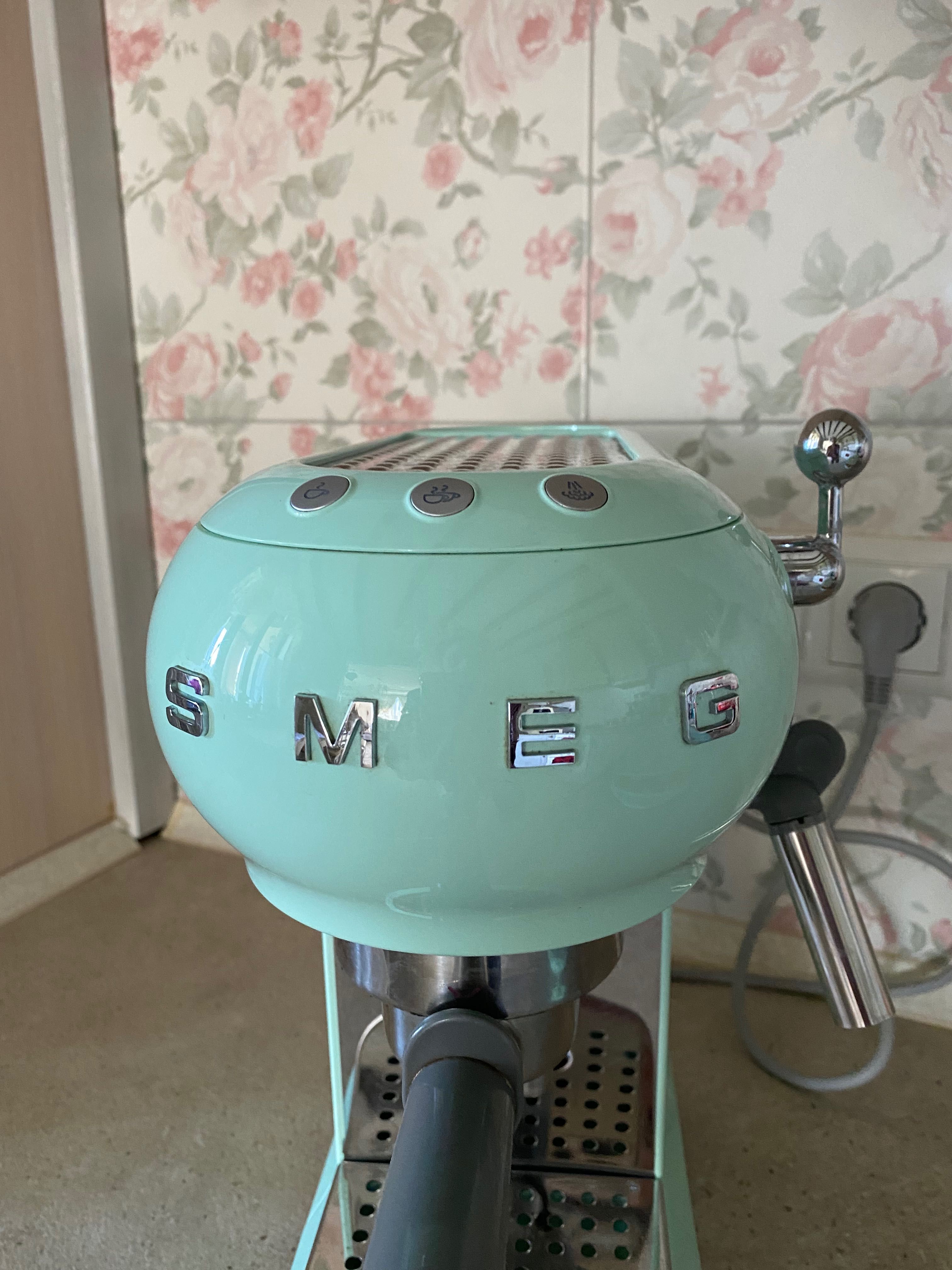 Кавова машина Smeg ECF01PBEU серія 50‘S Retro Style ідеальний стан