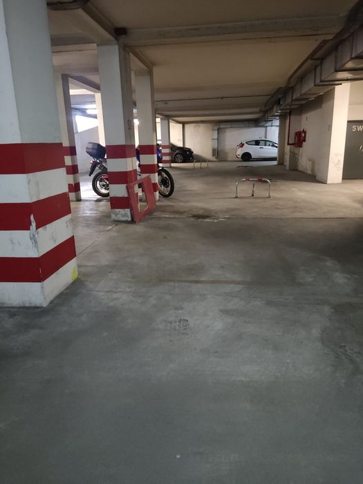 Lugar de Garagem - Candal Edifício Eça de Queirós - Santa Marinha Gaia