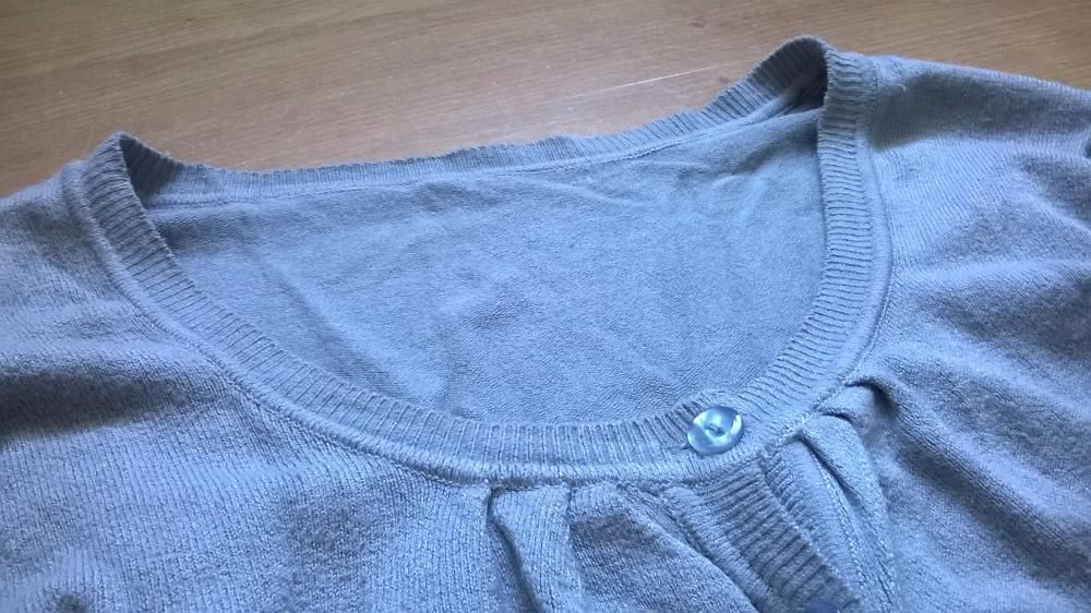 Lekki sweterek rozpinany popielaty szary ze ściągaczem
