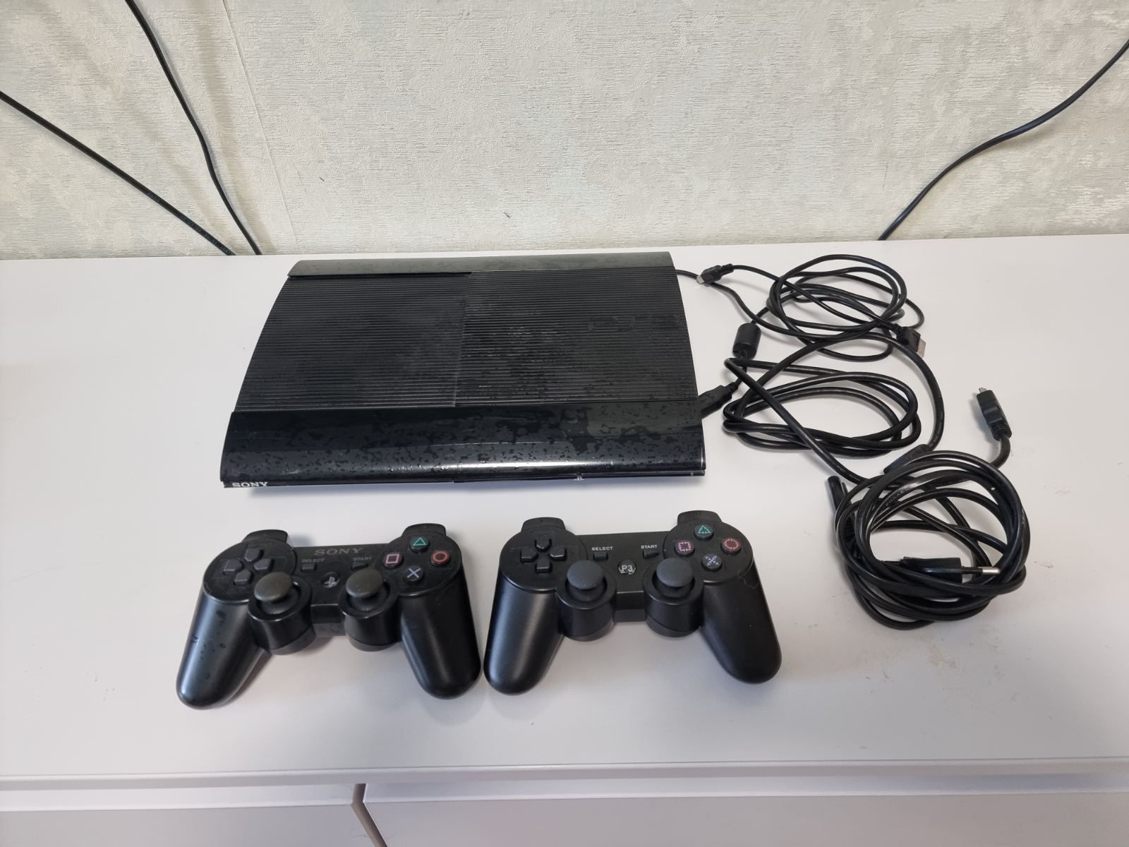 Sony playstation 3 slim (3200 грн)