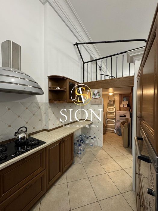 Продаж офісу 123 м2, Печерськ, Липки, Грушевського 16, навпроти ВР