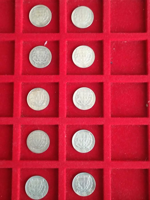 Dez moedas 2$50 em Prata 0,650