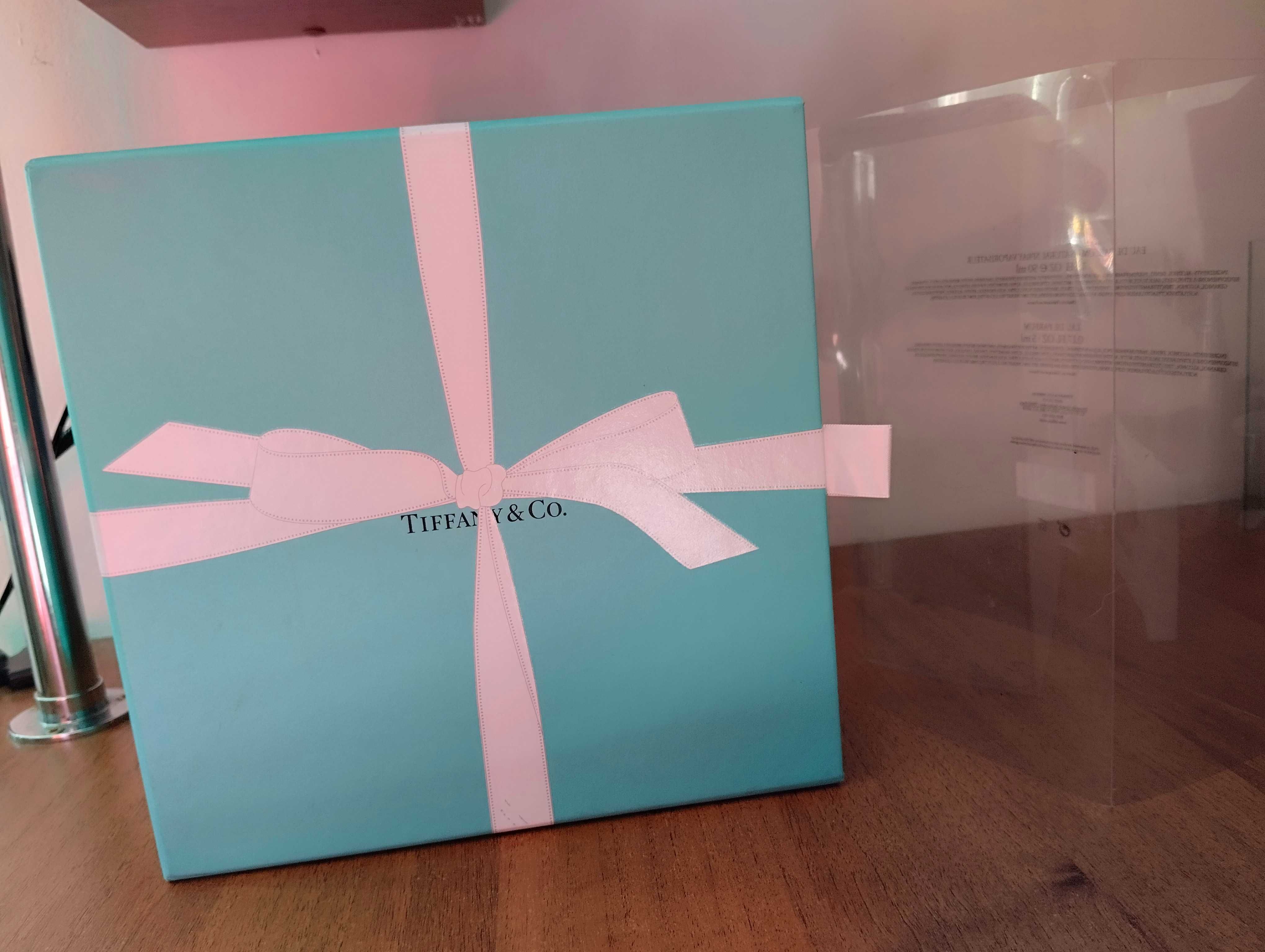 Коробка від Tiffany & co