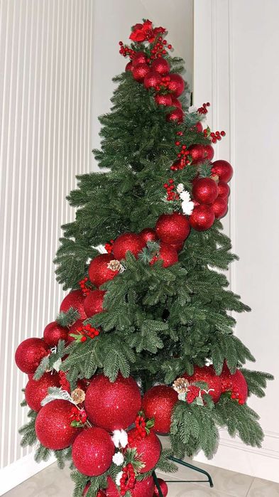 Декор наряджаємо ялинки продаж оренда ялинка лита іграшки набором роса