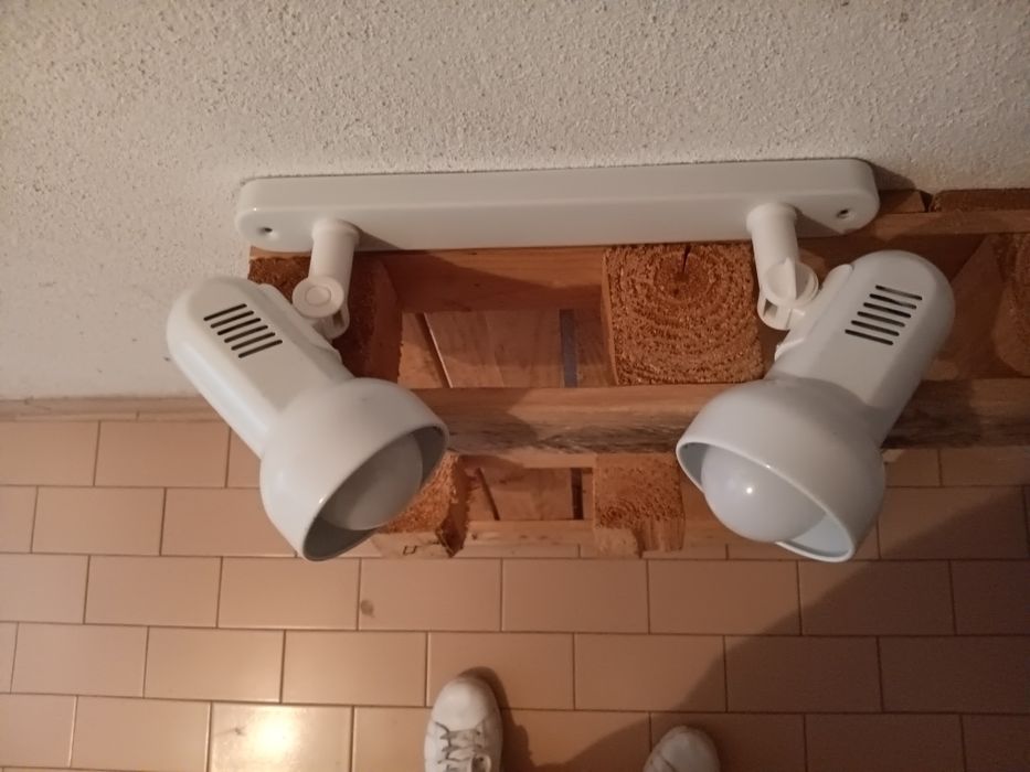 Vendo candeeiro de casa de banho