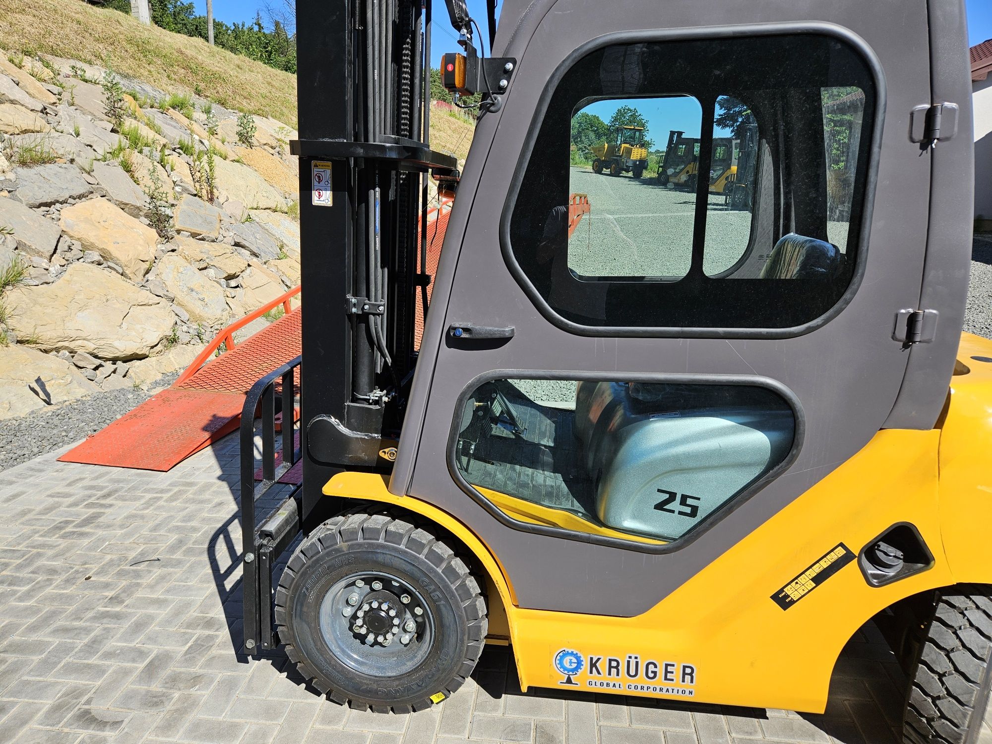 Wózek Widłowy 2,5 T KRÜGER ® PC-25,Maszt 4.5m lub 5,5m Triplex, Diesel