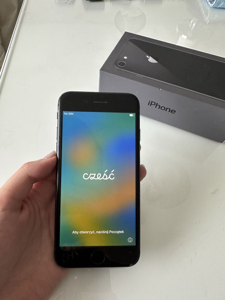 IPhone 8 czarny 64 GB