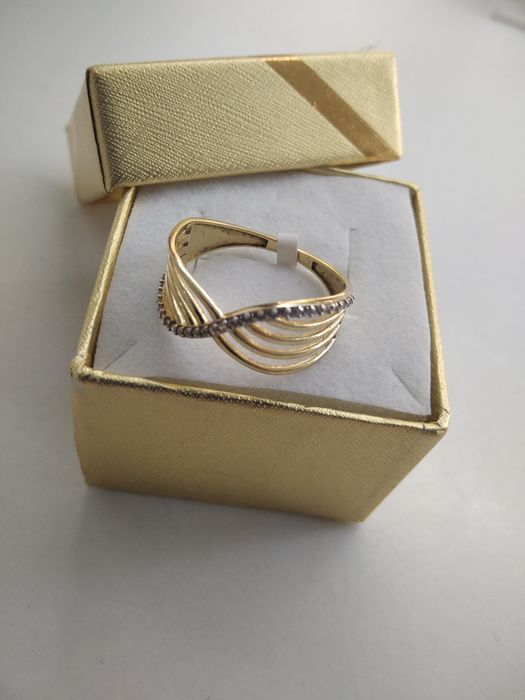 Złoty pierścionek fale z cyrkoniami złoto 585 rozmiar 18  993