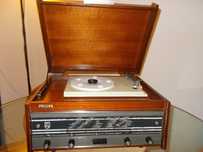 Rádio PHILIPS c/gira-discos, de 1965