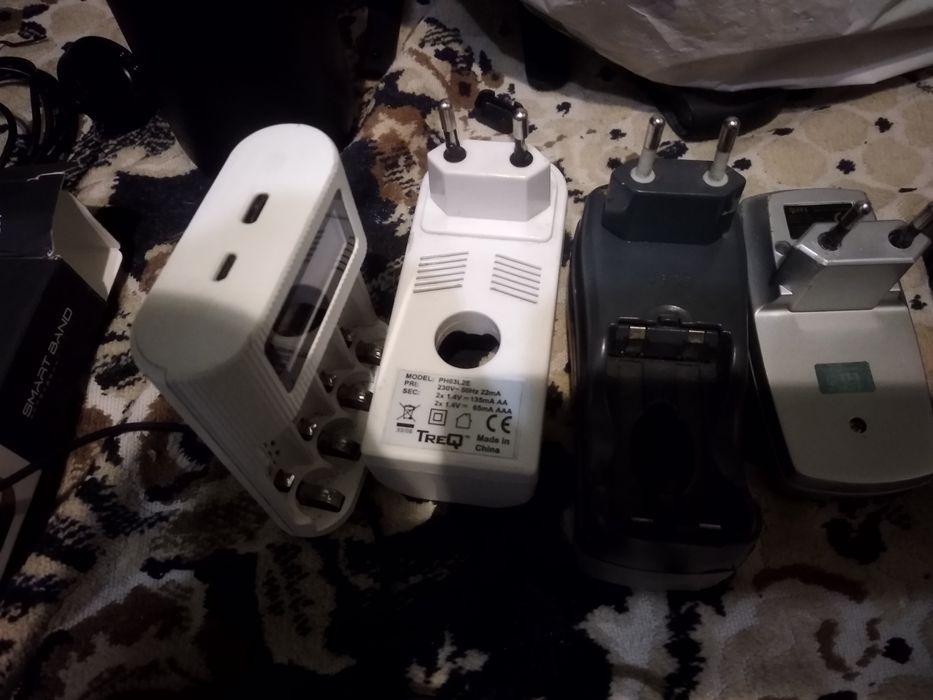 Зарядні для пальчикових акумуляторів.