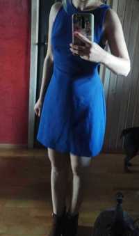 Niebieska sukienka na imprezę czy na ślub.