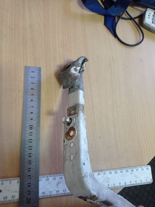 Тримачі під рейлінги на водовідливи Б/У