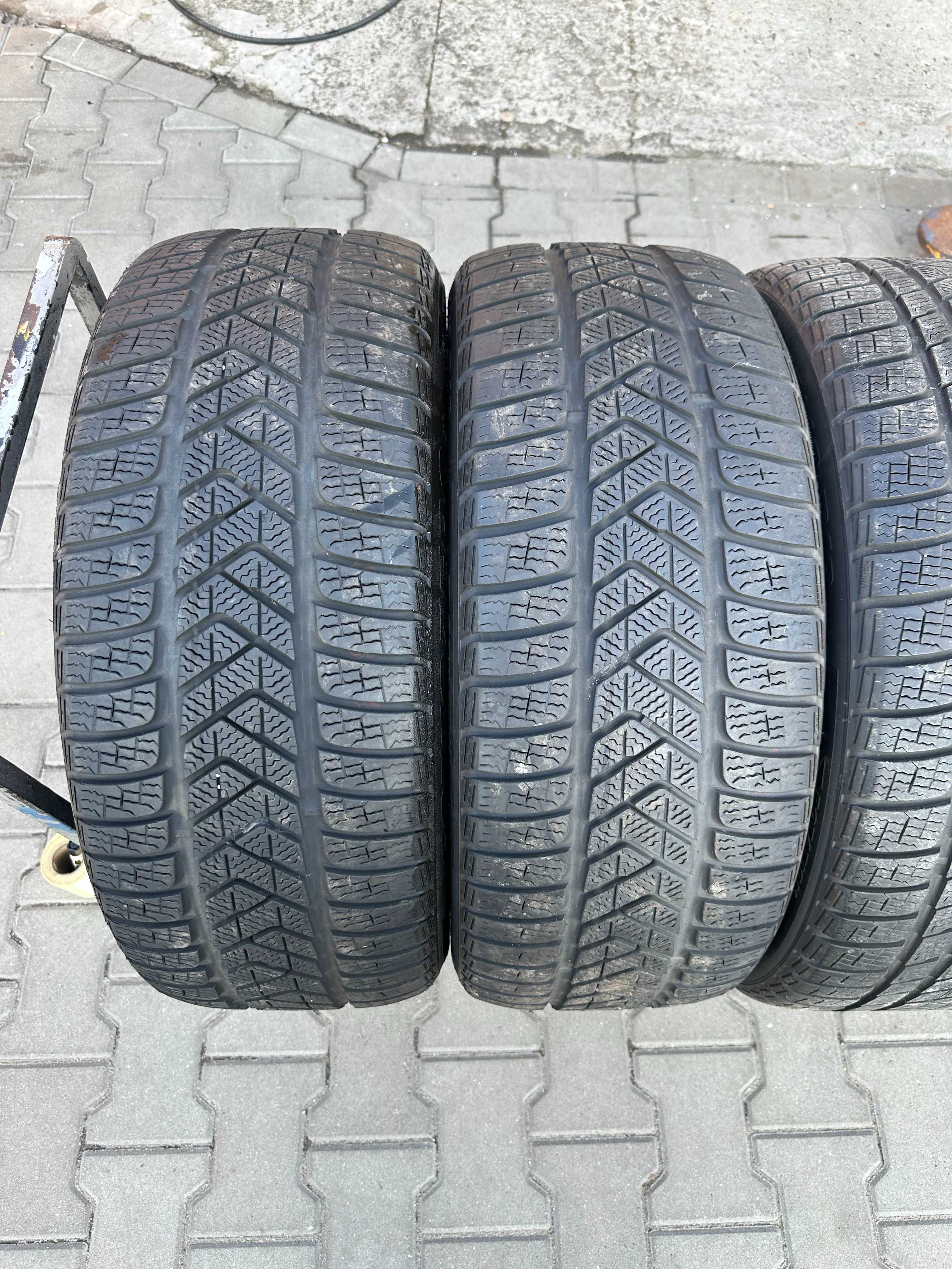 Opona zimowa Pirelli Winter SottoZero 3 245/45R19 98 W para 2szt