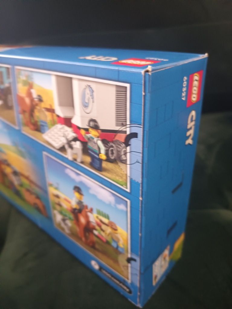 Lego City 60327 Przyczepa do przewozu koni