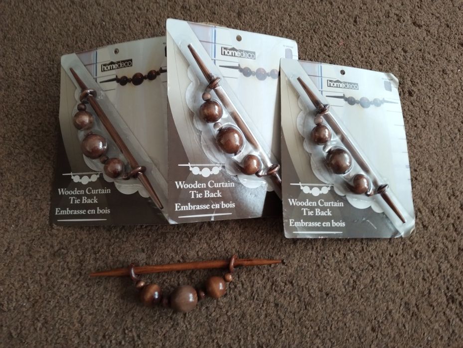 Uchwyty do upięcia firan, zasłon