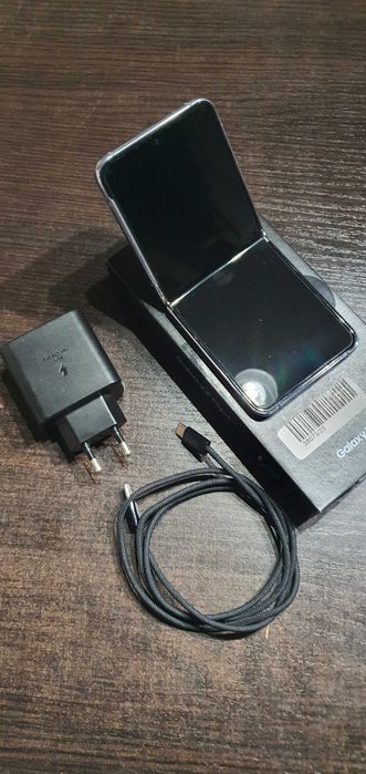 Samsung Galaxy Z FLIP 4 ;8gb;128GB , jak NOWY.