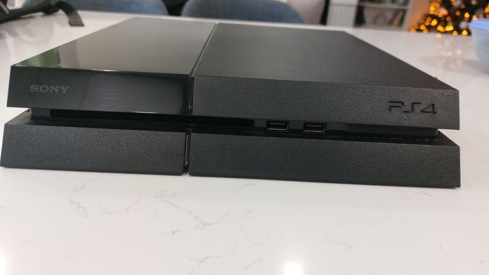 Playstation 4 de 1TB com 2 comandos