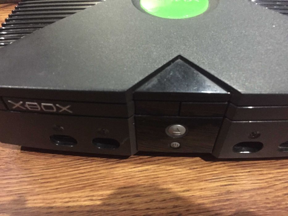 XBox Orig 80GB Много игры Два джойстика