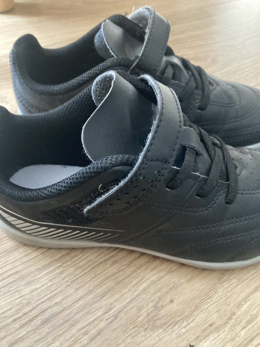 Buty piłkarskie dziecięce kipsta rozmiar 32 stan bdb/idealny