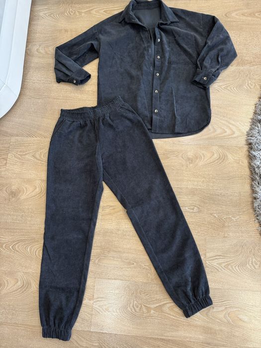 Стильный костюм джоггеры и рубашка