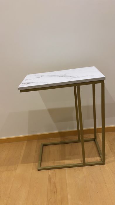 Mesa de apoio marmore e dourada
