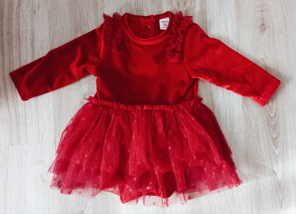 Czerwona sukienka dla dziewczynki