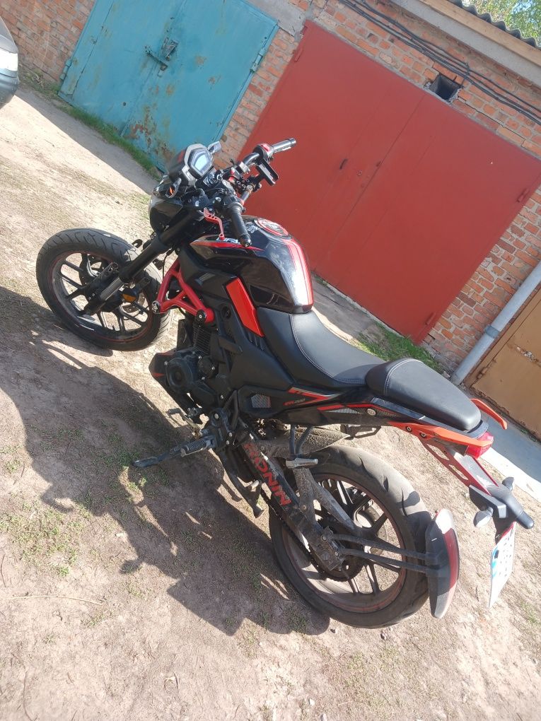 Продам мотоцикл Lifan SR 200