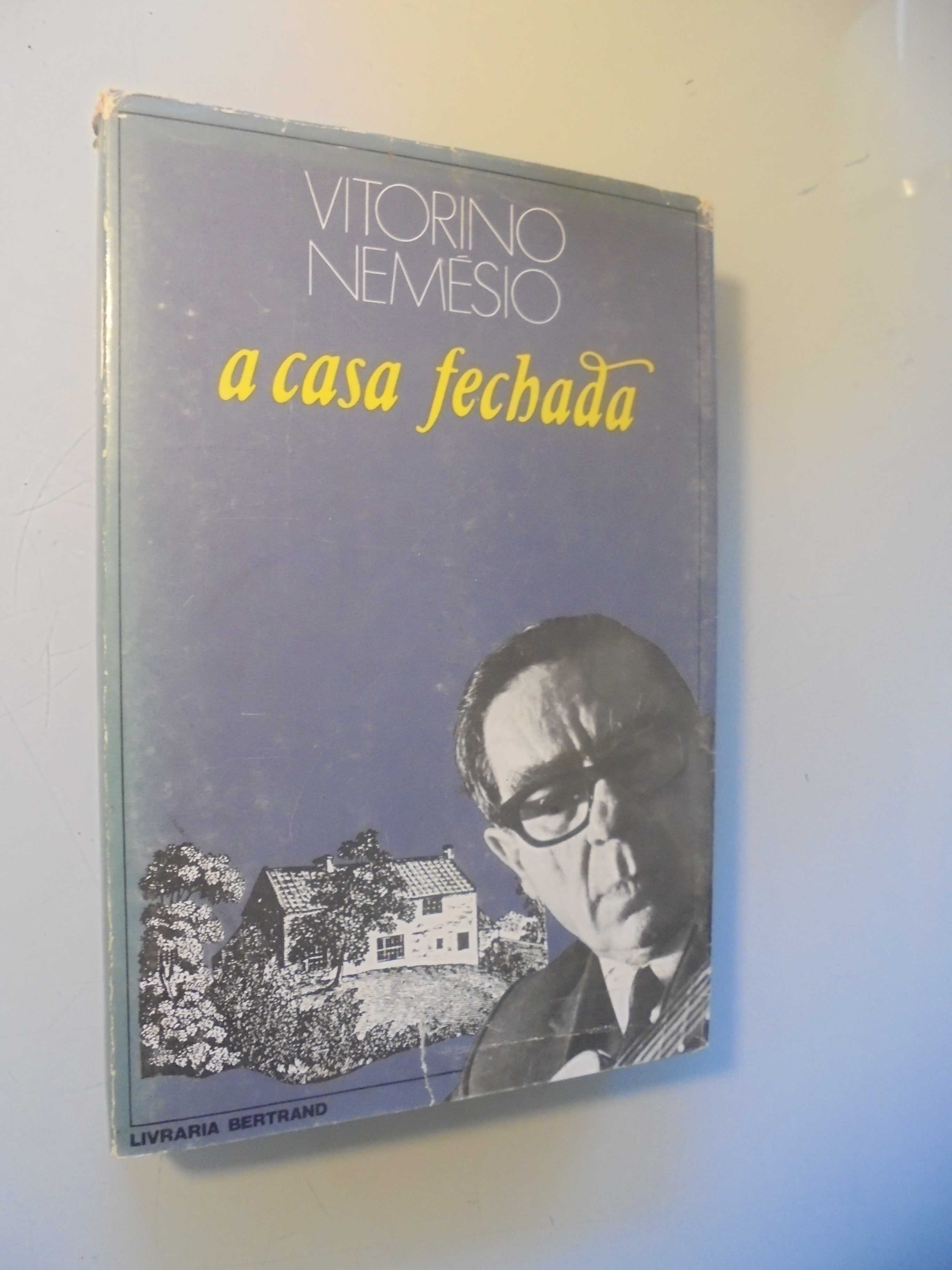 Nemésio (Vitorino);A Casa Fechada