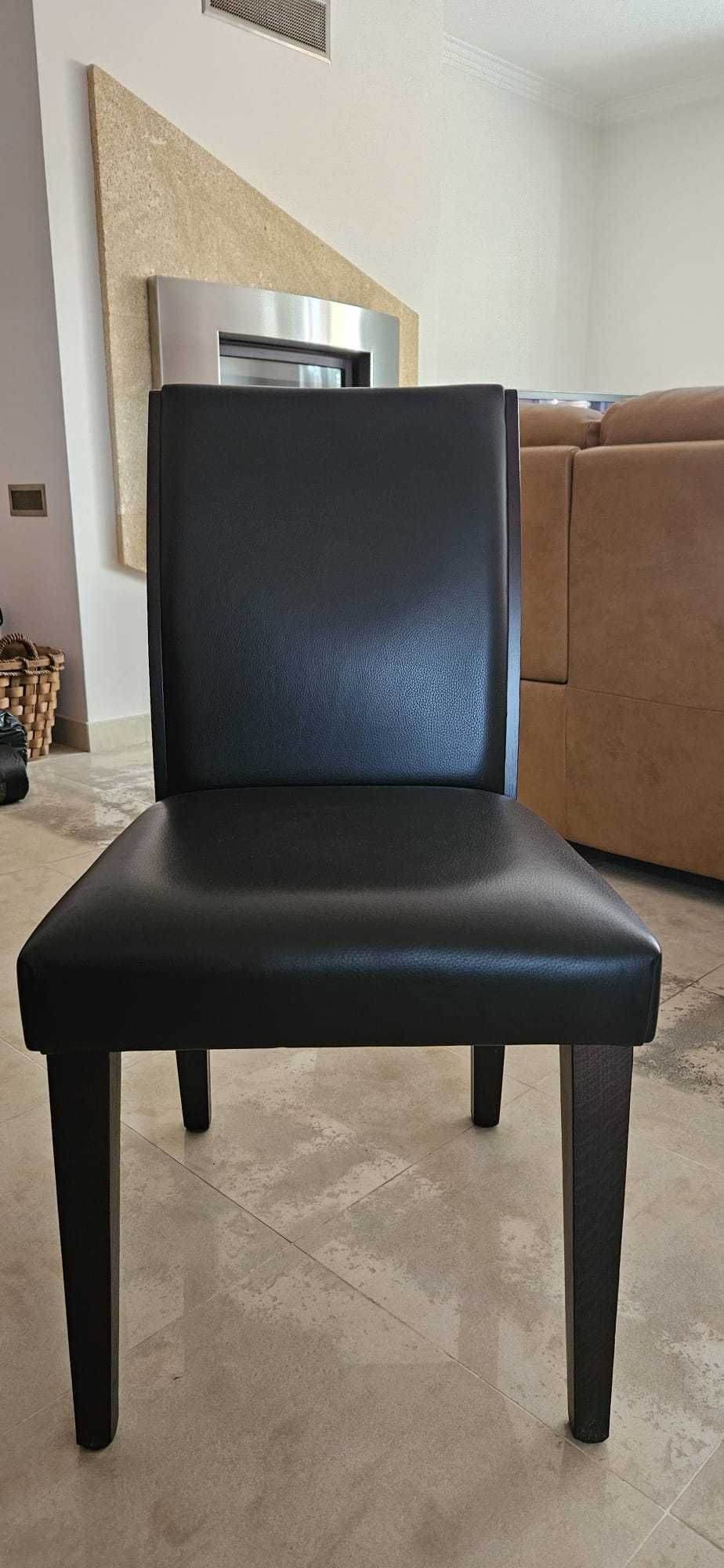 Mesa extensível com topo vidro negro medidas 1.80 x 1.65 com cadeiras