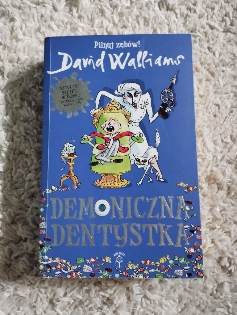 Książka demoniczna dentystka