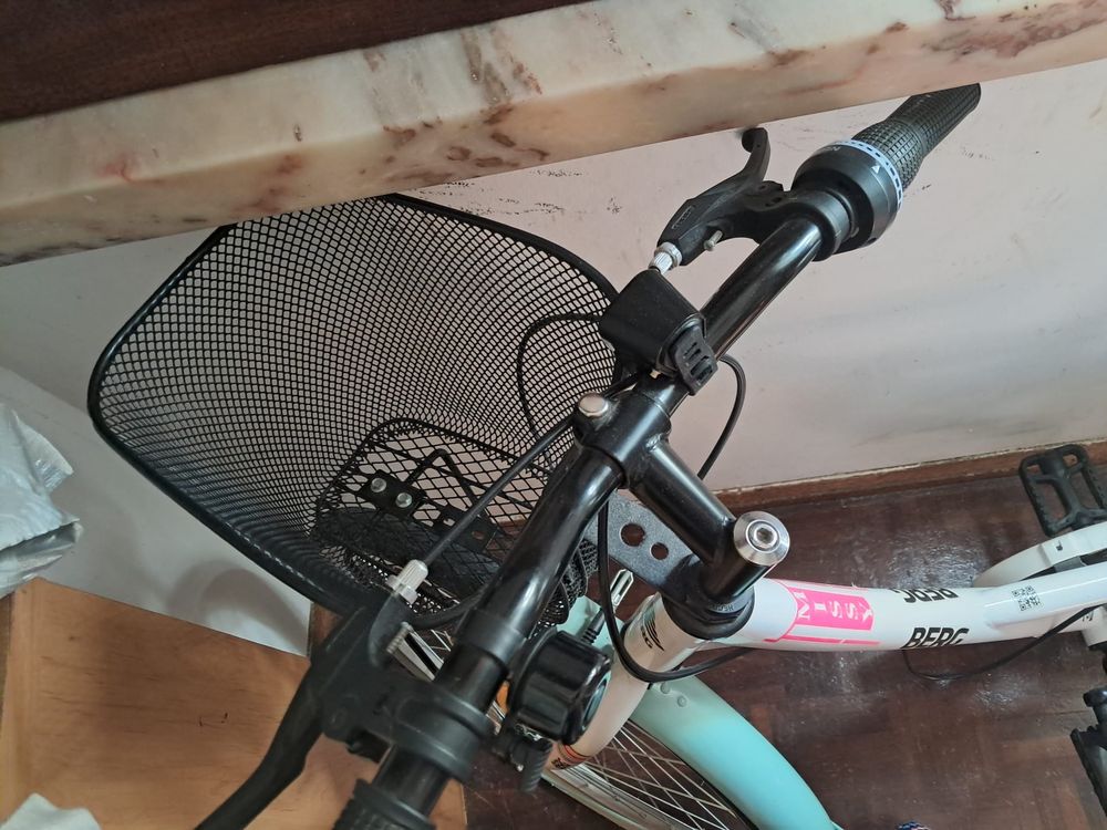 Bicicleta de menina, com pouco uso.