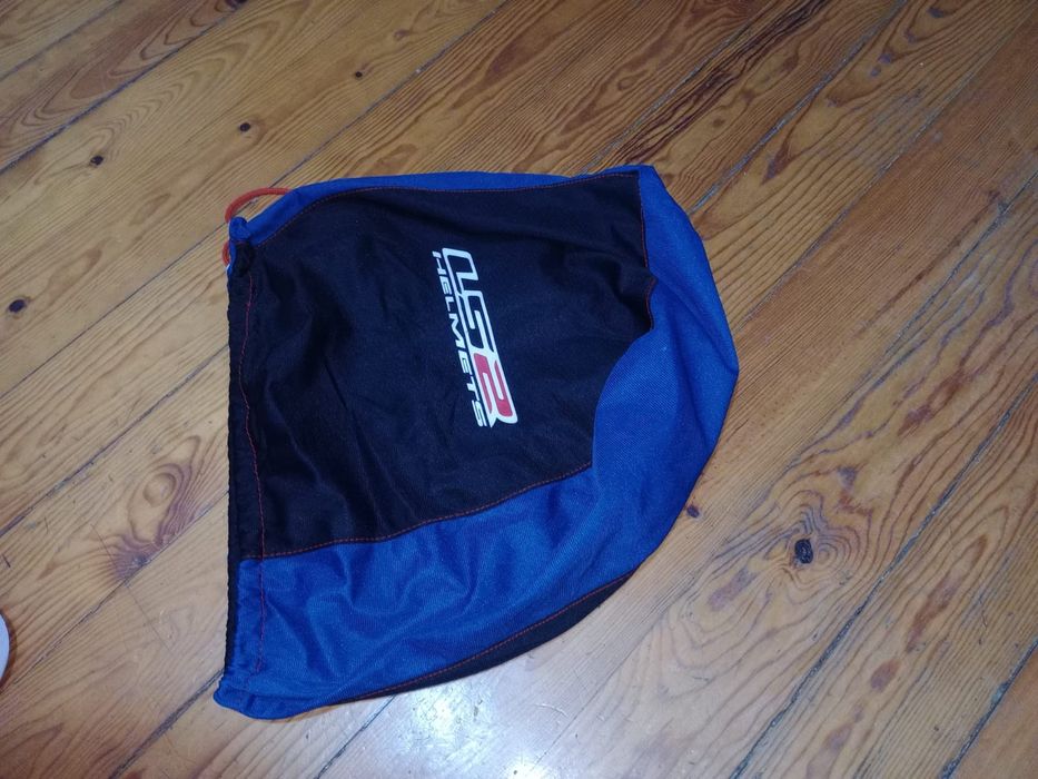 Capacete mota semi-novo