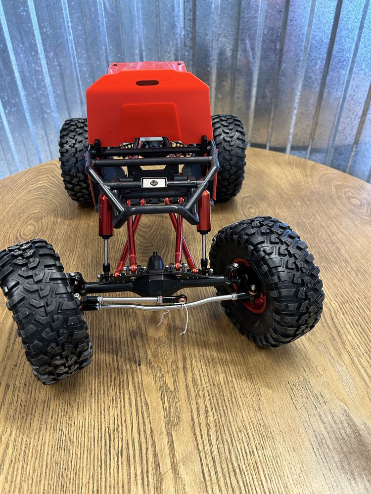Model RC trial Axial Injora 1:10