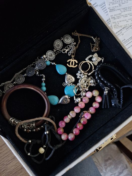 Biżuteria - bransoletki, naszyjniki, pierścionki