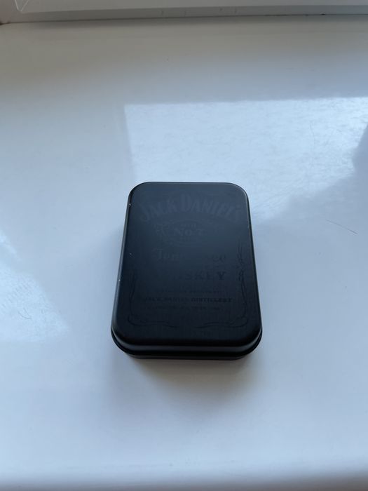 Karty Jack Daniels w czarnym metalowym etui