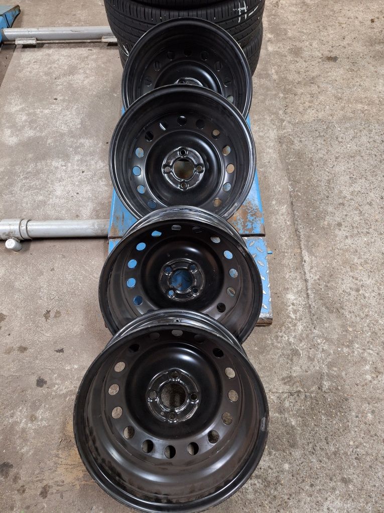 Felgi stalowe Renault Clio V 15", 4x100, ET31. jak Nowe