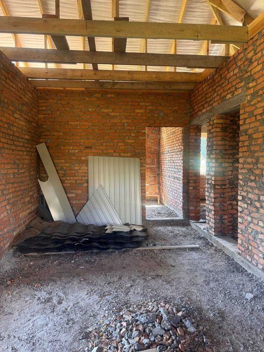 Продаж сучасного будинку поруч з озером. Район (Лезневе)