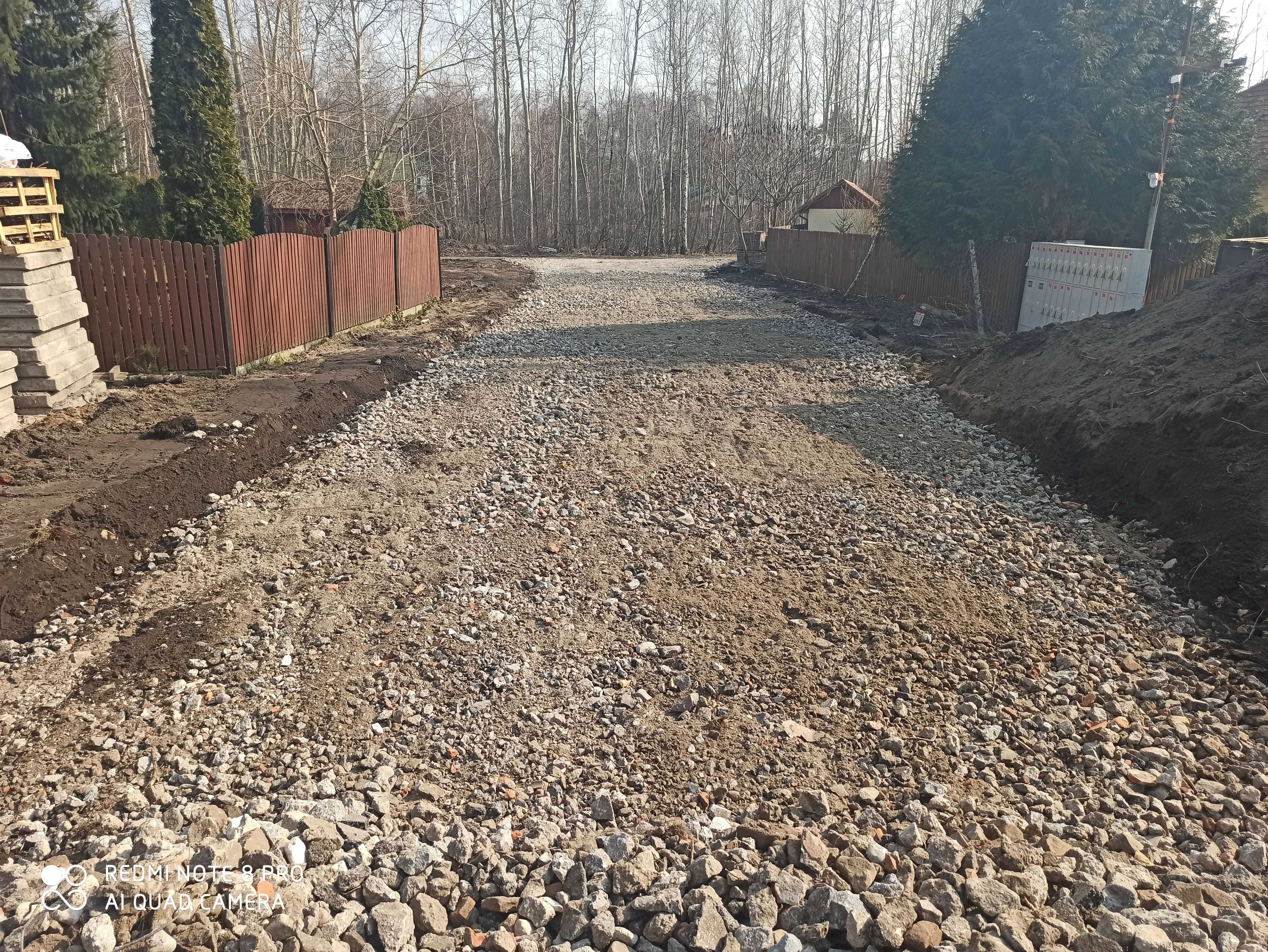 Kruszenie gruzu, betonu usługi koparką