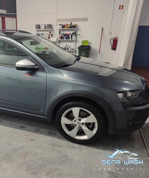 Lavagem Detalhada Automóvel