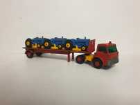 Camião Ford com 3 Tractores Ford da Matchbox