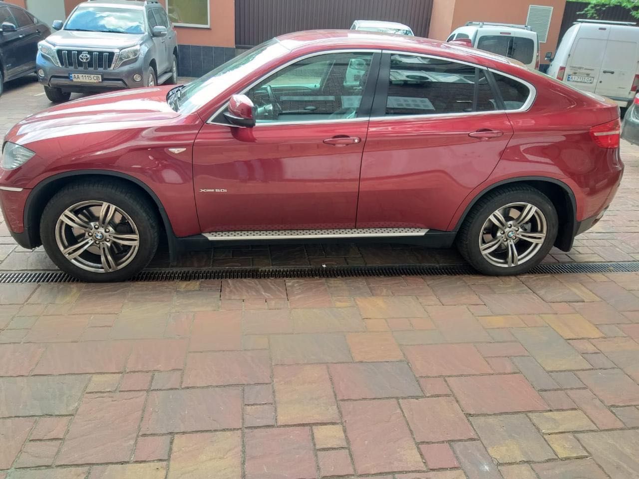 Автомобіль BMW X6